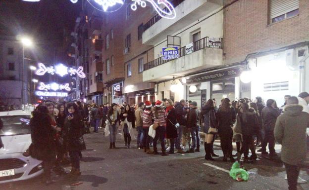 Reservas y control de aforo, entre las medidas de las barras para las cañas en Nochebuena en Cáceres