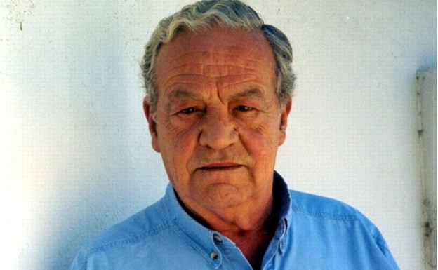 Dionisio Hernández Gil en 2001, cuando fue Medalla de Extremadura