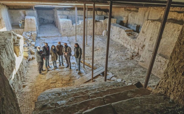 A pesar de estar cerrado durante tres años, protegido únicamente por cubiertas de chapa, se encuentra en buen estado. 