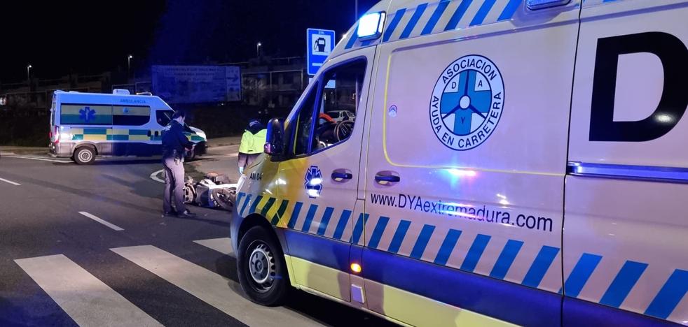 Heridos un motorista y un peatón tras un atropello en Cáceres