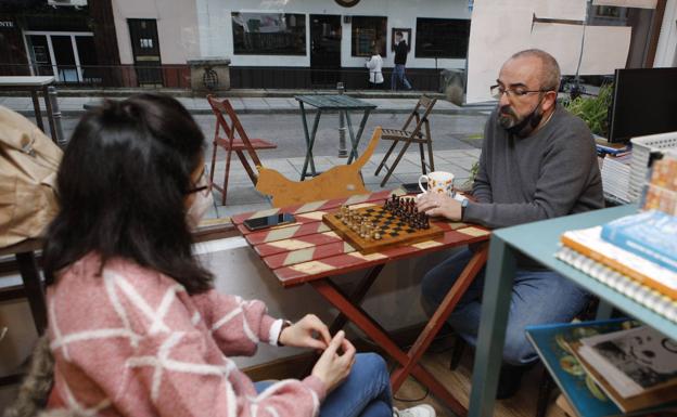 Taller de ajedrez con Juan Carlos Vila en Psicopompo. 