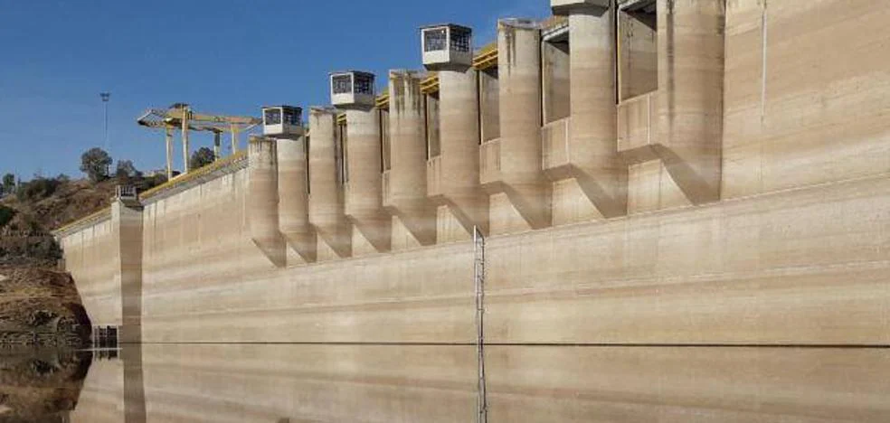 ¿Cuánta agua almacenan los diez embalses más grandes de Extremadura?