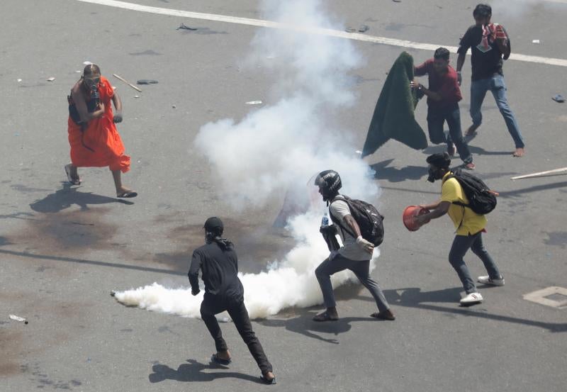La Policía y el Ejército han disparado gases lacrimógenos contra los manifestantes 