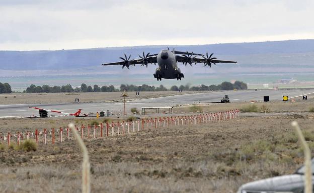 Archive image of one of the Air Force planes with offensive material taking off from the Los Llanos air base, in Albacete, last March.