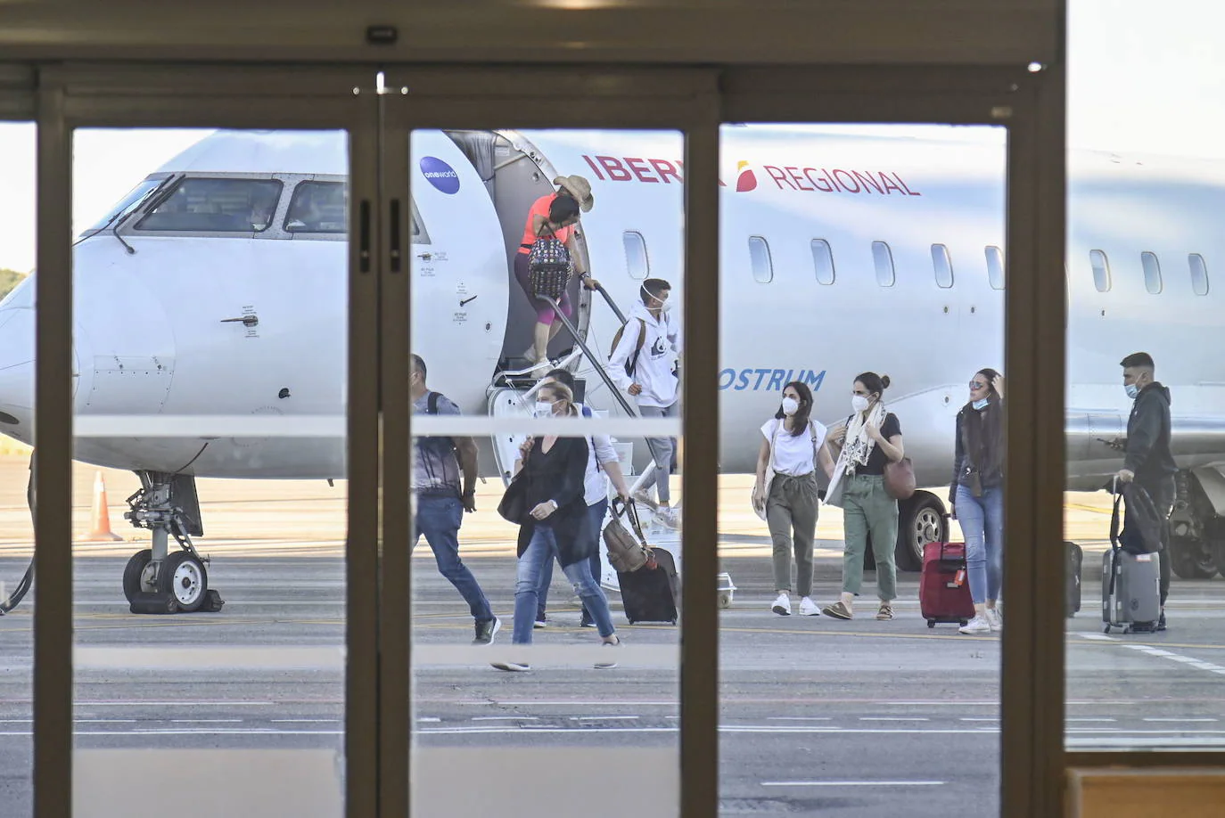 Viajeros en el Aeropuerto de Badajoz. 