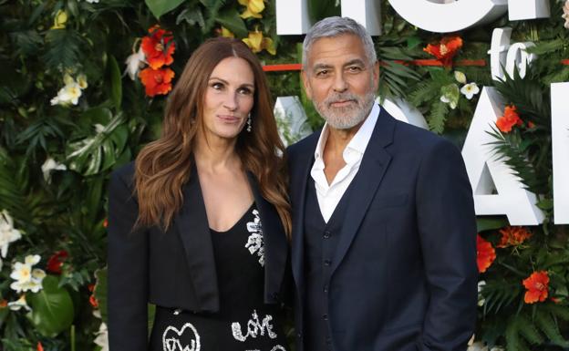Julia Roberts and George Clooney on September 7 at the premiere of 'Journey to Paradise' in London.