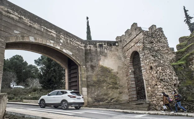 La Puerta de Carros de la Alcazaba forma parte del último tramo de muralla que queda por rehabilitar. 