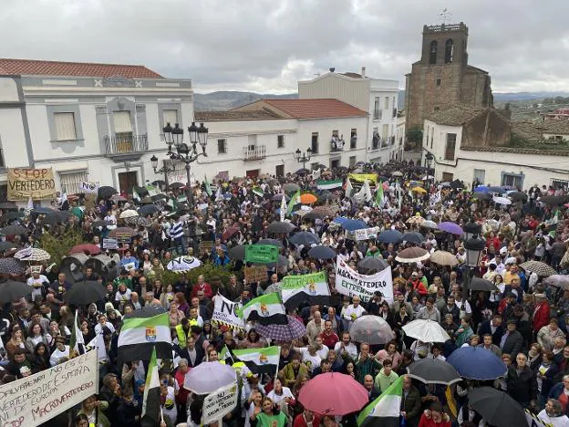 Manifestación el sábado pasado en Salvatierra de los Barros contra el macrobasura. 