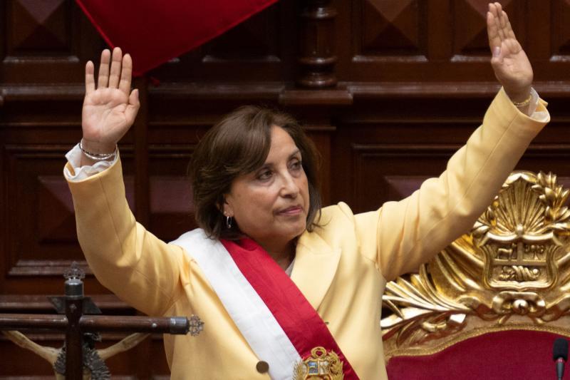 Dina Boluarte, tras recibir el mandato del Congreso para dirigir Perú./afp