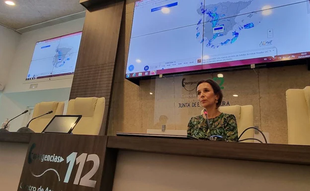 Nieves Villar, directora general de Emergencias del Ayuntamiento, en el centro 112. 