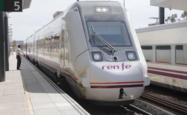 Una avería mecánica provoca un retraso de una hora en un tren Madrid-Mérida