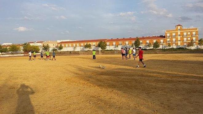Adjudican el nuevo campo de césped artificial, que cofinanciará la