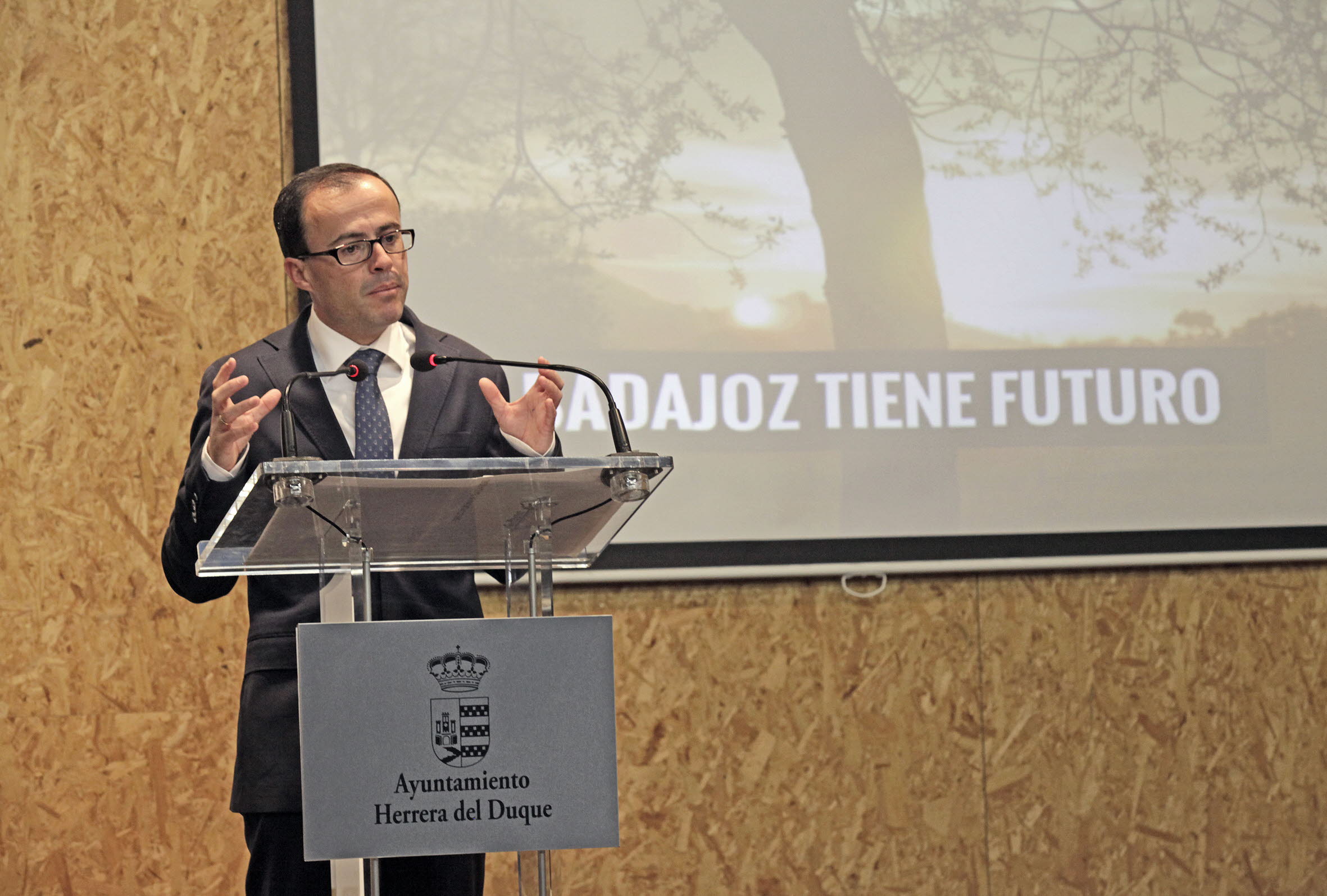 Gallardo busca director para su área de Presidencia Hoy